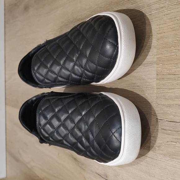 Steve Madden Ellen quilted Slip on Sneaker - Picture 2 of 8
